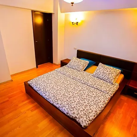 Unirii Square Apartmán *